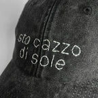 cappellino-ricamato-nero-dettaglio