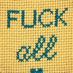 mini-ricamo-FUCK-all-giallo-ciano-dettaglio