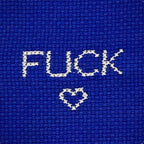 mini-ricamo-FUCK-blu-bianco-dettaglio