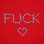 mini-ricamo-FUCK-rosso-lilla-dettaglio