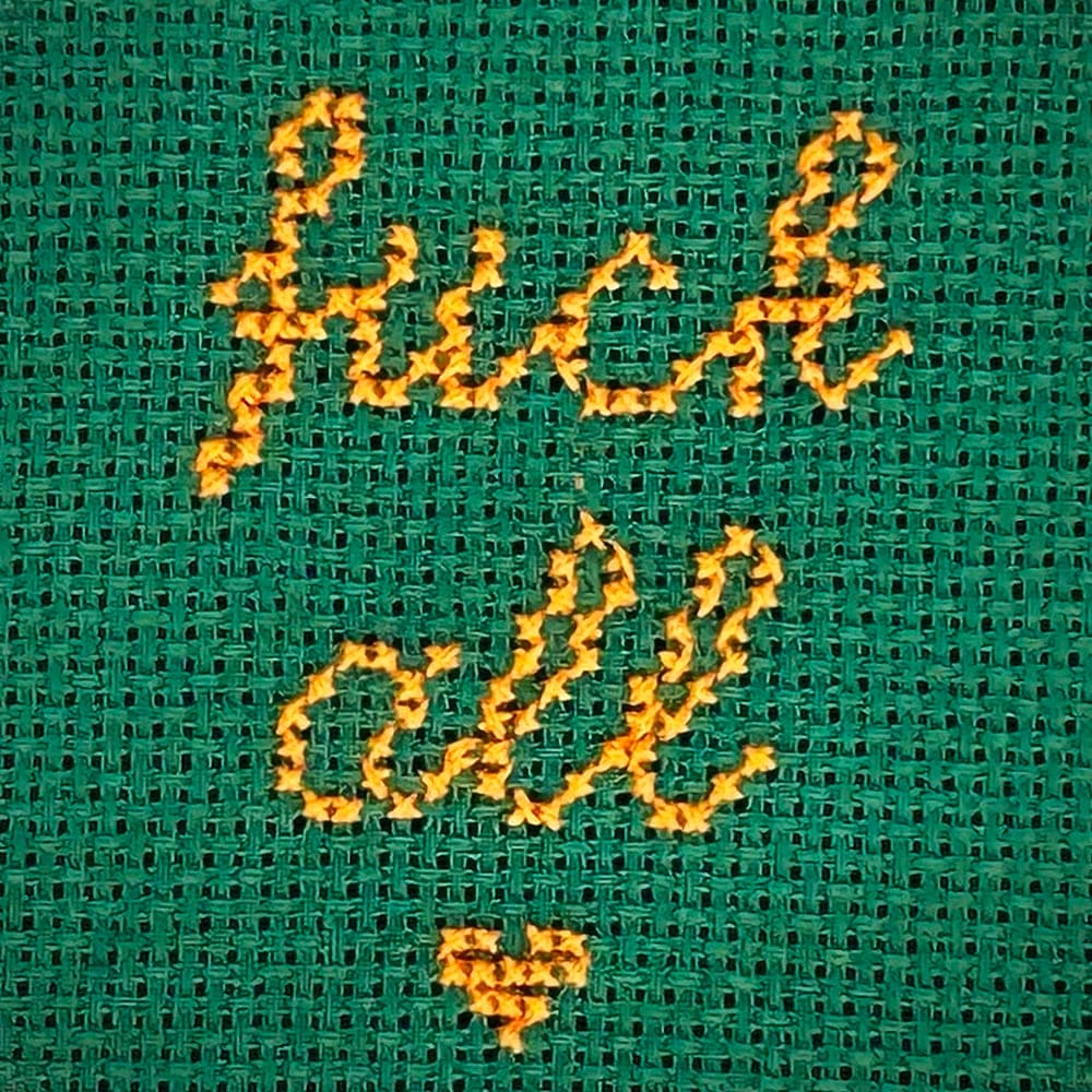 mini-ricamo-fuck-all-verde-arancio-dettaglio