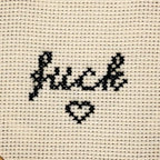 mini-ricamo-fuck-bianco-nero-dettaglio