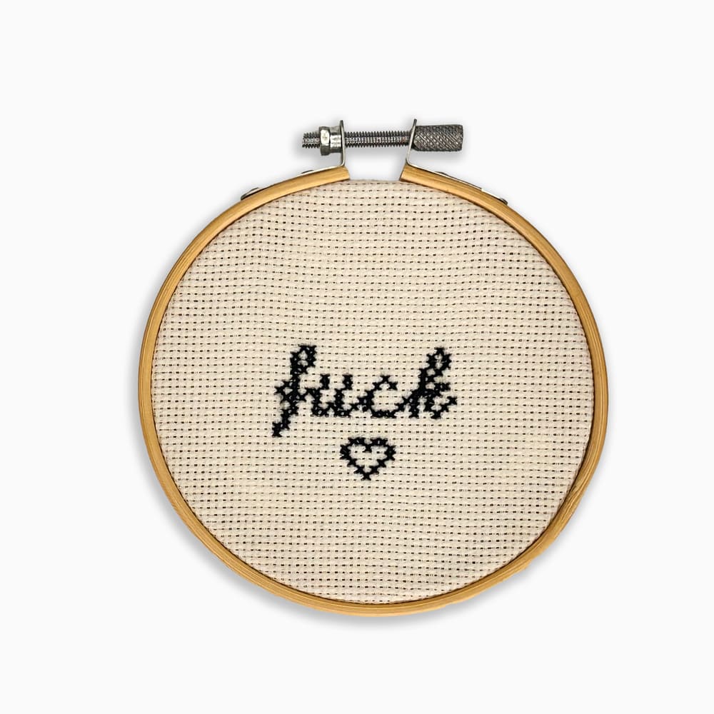 mini-ricamo-fuck-bianco-nero