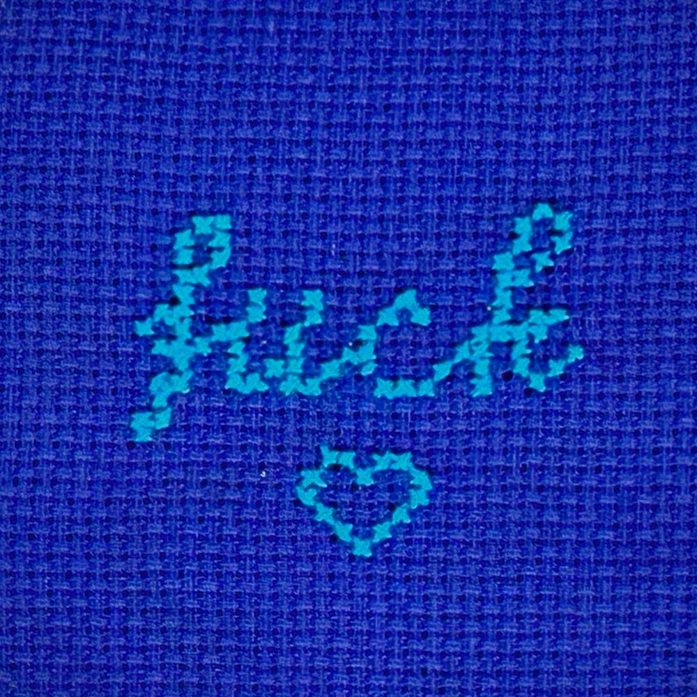 mini-ricamo-fuck-blu-ciano-dettaglio