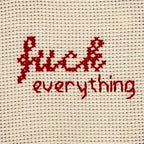 mini-ricamo-fuck-everything-bianco-rosso-dettaglio