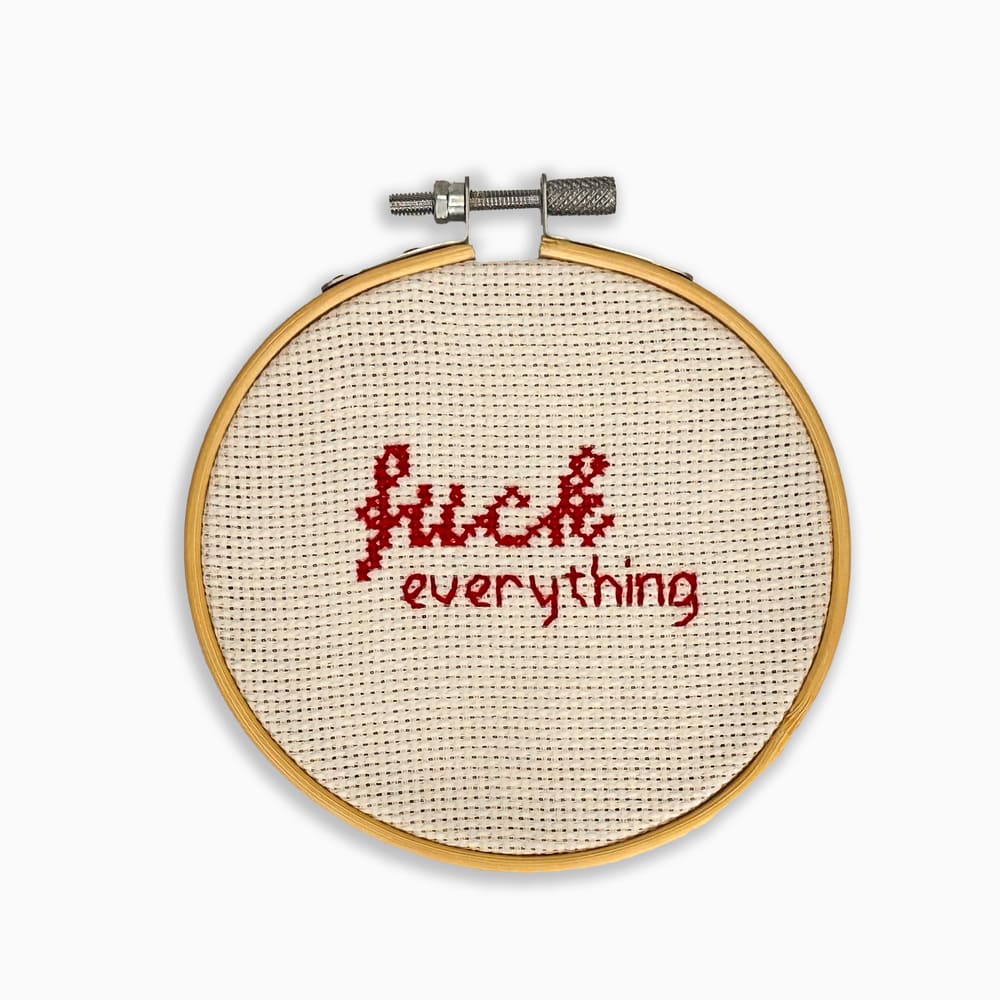 mini-ricamo-fuck-everything-bianco-rosso